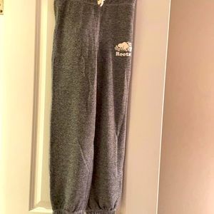 Girls sz 10 roots jogger salt and pepper